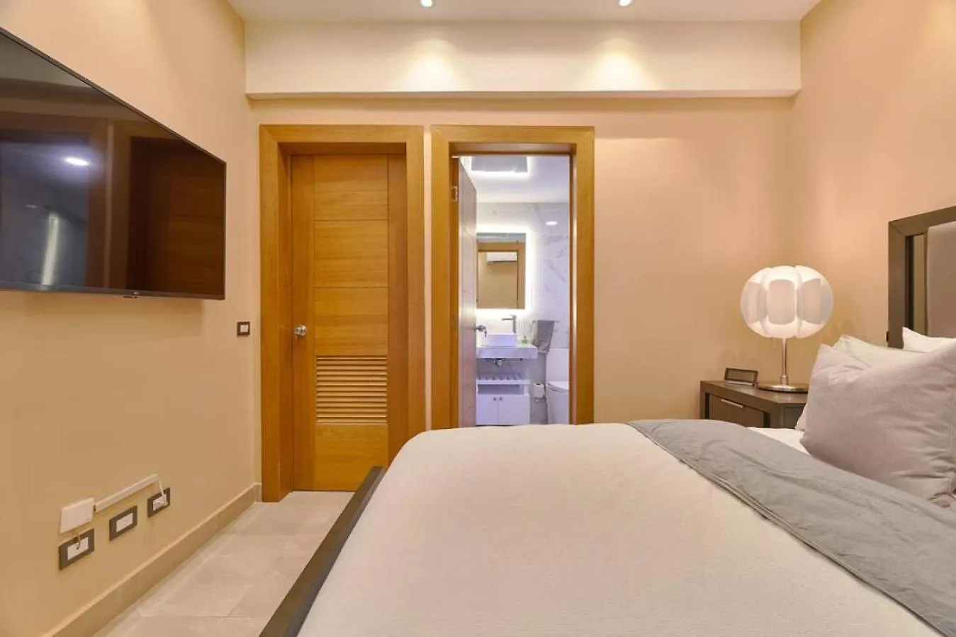 Charming City Center Condo, Full Ac, Pool, Gym Santo Domingo Dominican Republic