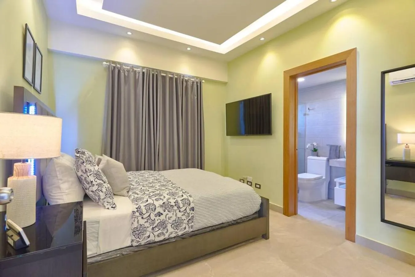 Charming City Center Condo, Full Ac, Pool, Gym Santo Domingo Dominican Republic