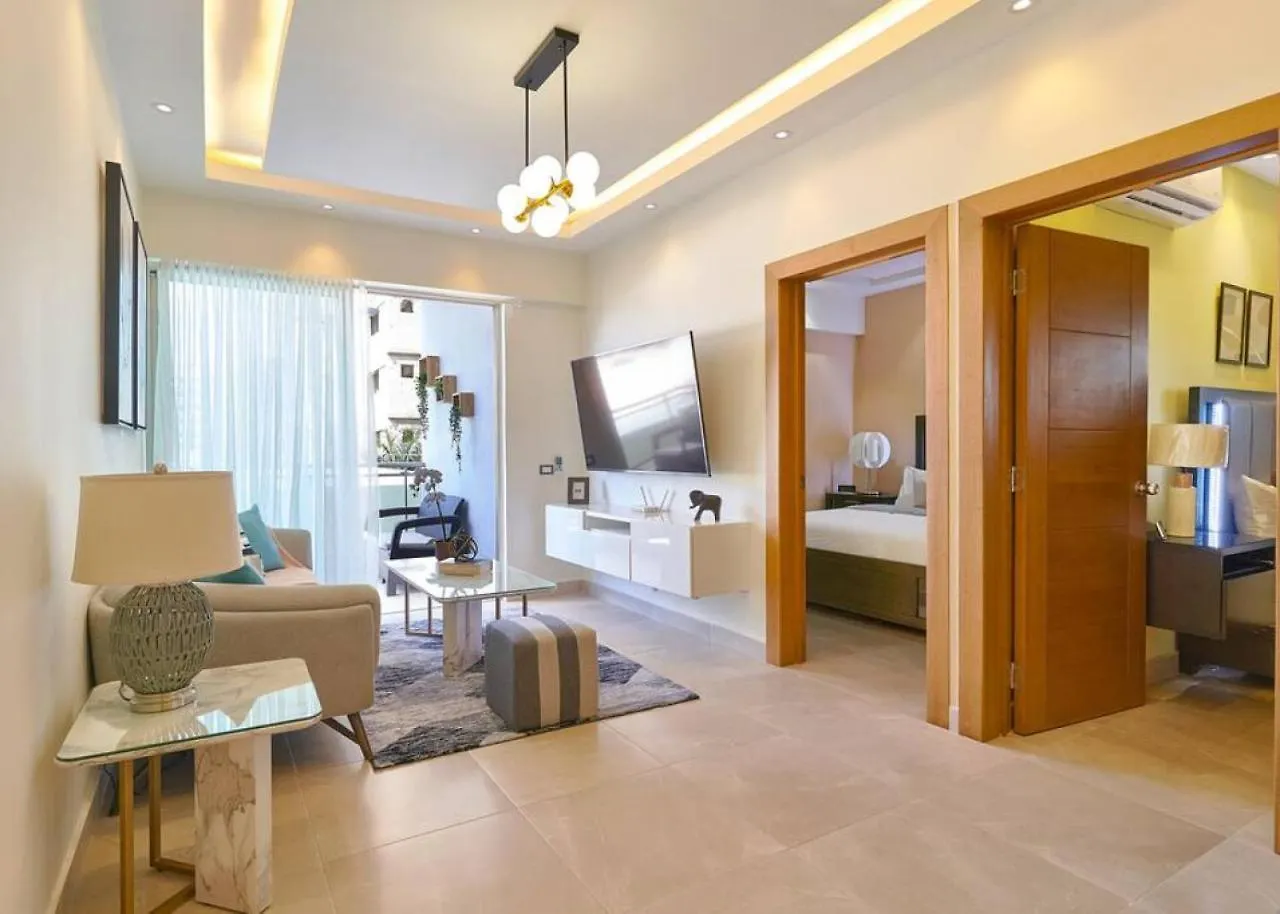 Charming City Center Condo, Full Ac, Pool, Gym Santo Domingo Apartment